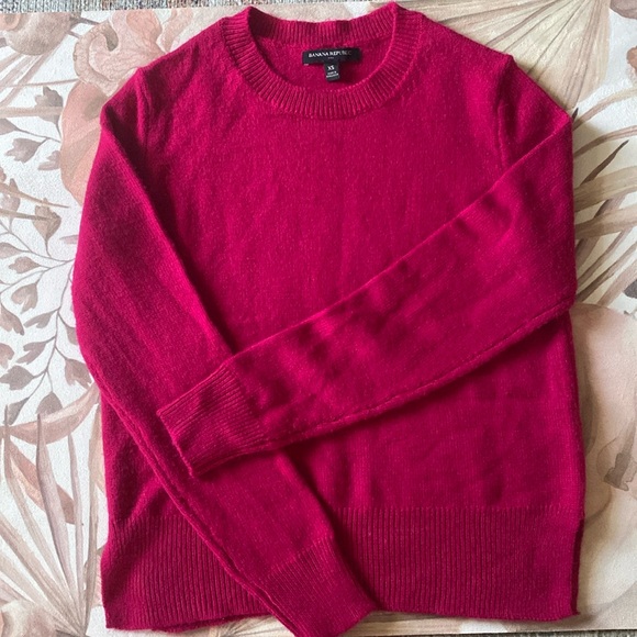 Banana Republic Factory Magenta 🌺 Sweater - Picture 1 of 4